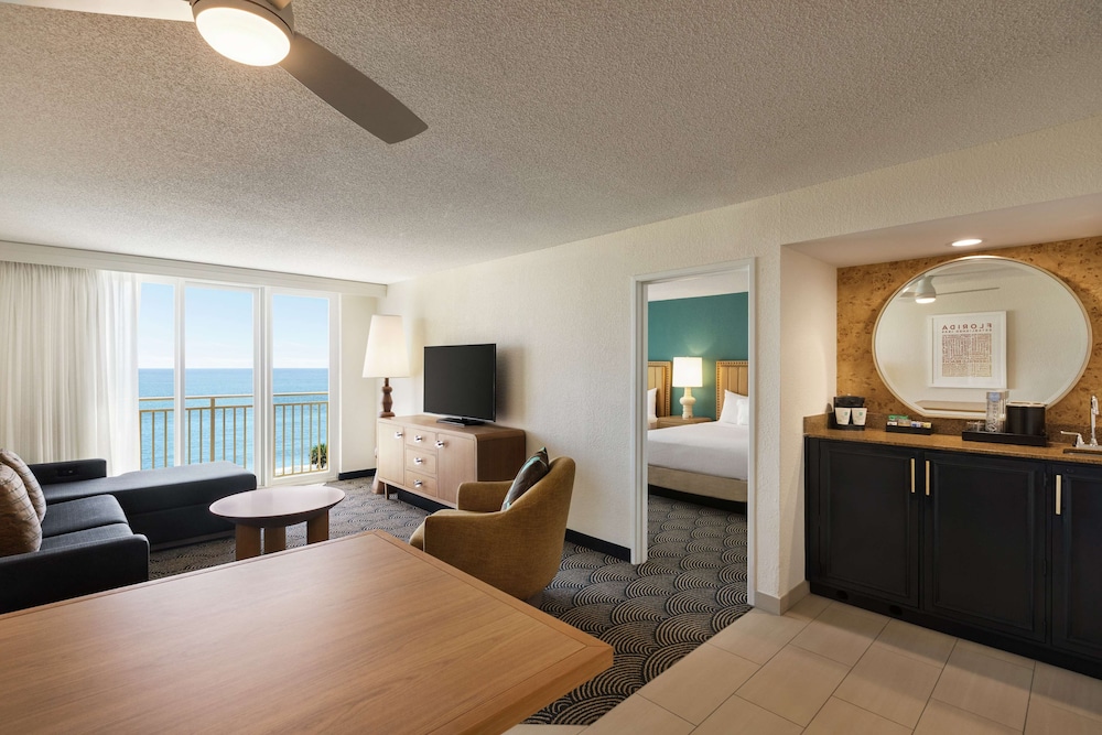 Suite, 2 Double Beds, Oceanfront, Accessible Roll-In Shower, Juliet Balcony - Photo 4
