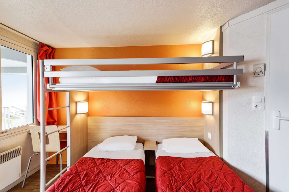 Standard Room, 3 Twin Beds - Photo 3