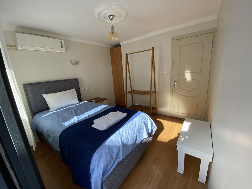 Standard Triple Room, Partial Sea View photo 1