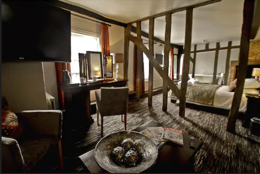 Deluxe Suite photo 2