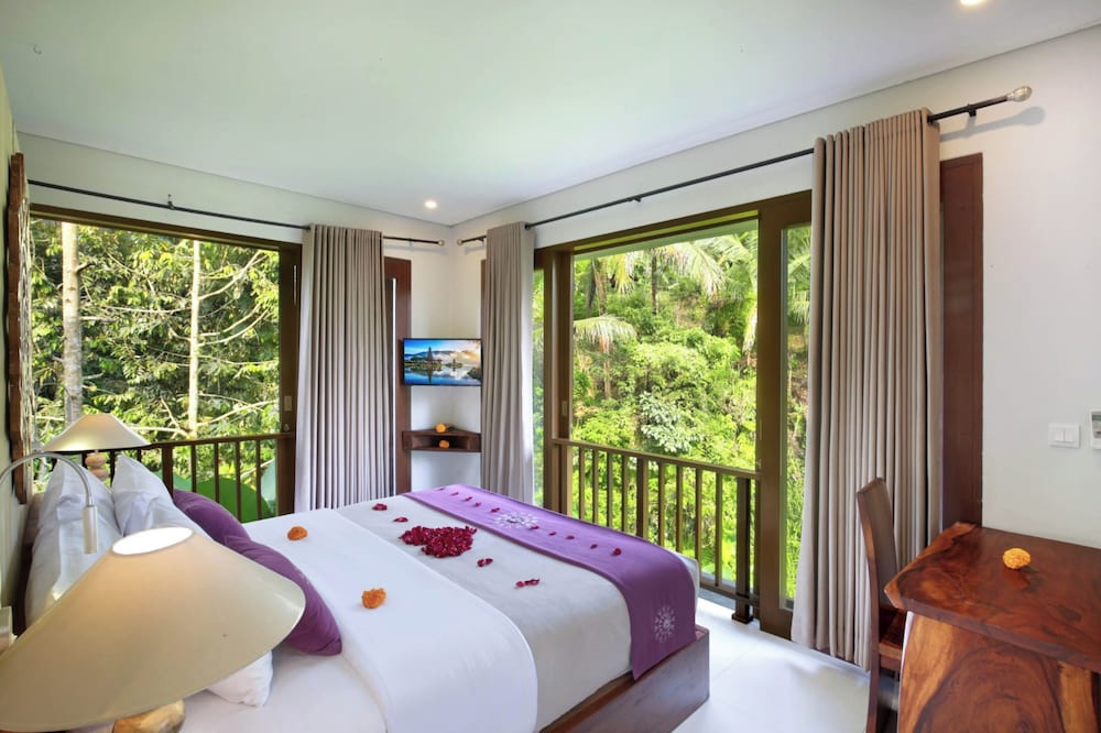 Grand Two Bedroom Private Pool Villa with Forest View photo 3