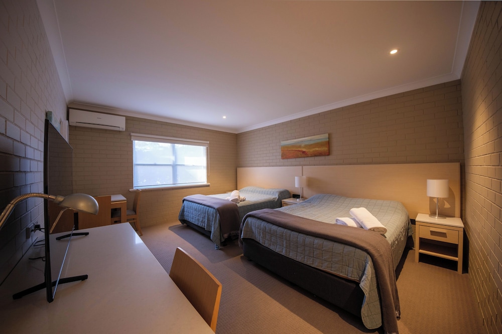 Standard Room, Non Smoking (2 Queen Beds) photo 1