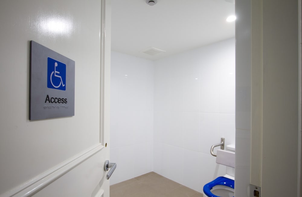 Easy Access King Suite photo 3