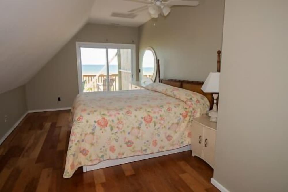 93N – Oceanfront 3 story duplex photo 3