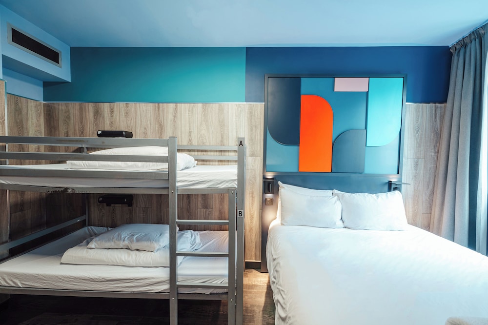 Quadruple Room - Photo 1