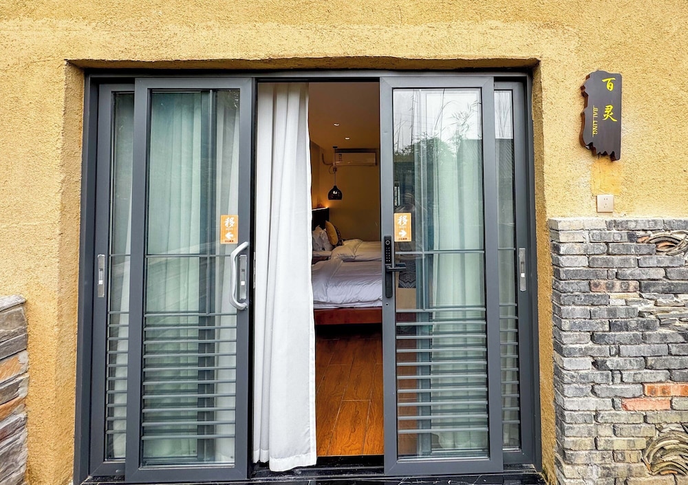 City Twin Room, Hill View