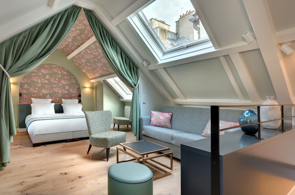 Junior Penthouse photo 1