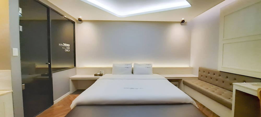 Semi-Standard Double Room photo 2