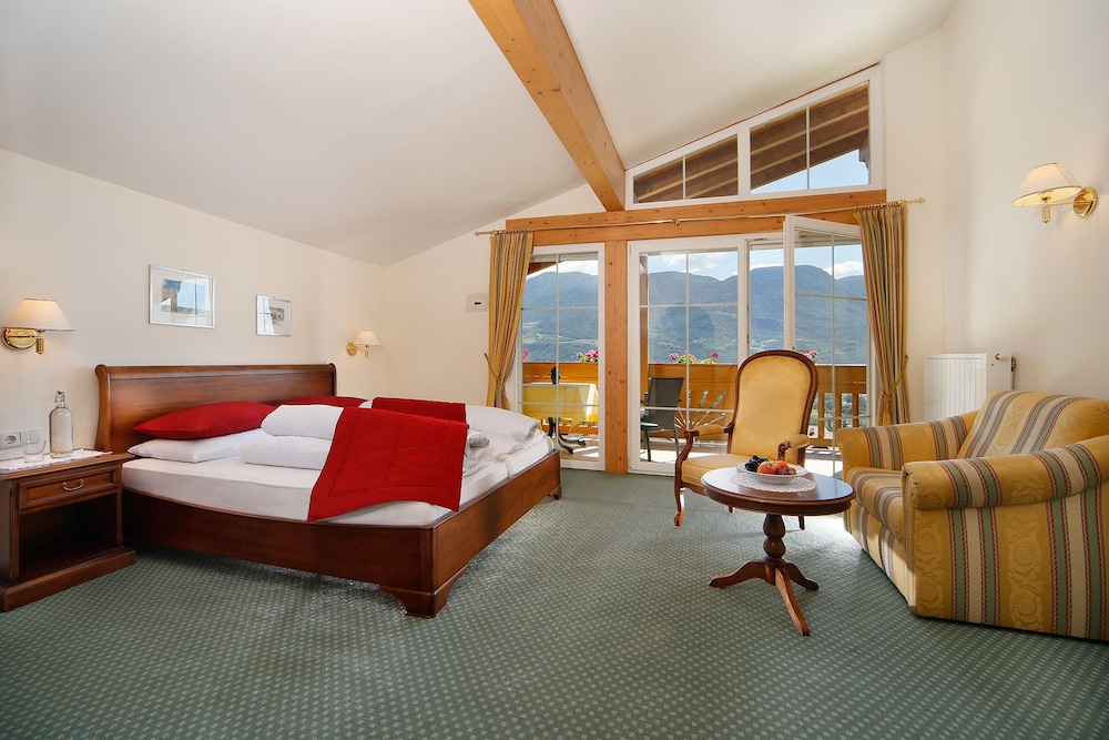 Deluxe Room, 1 King Bed, Valley View photo 1