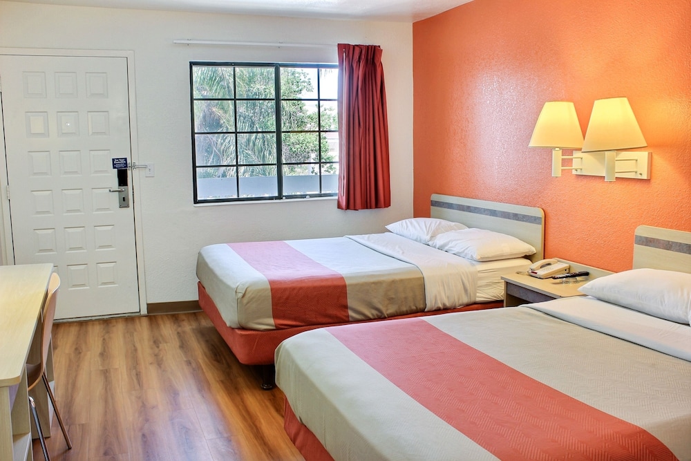 Deluxe Room, 2 Queen Beds, Accessible, Non Smoking photo 2