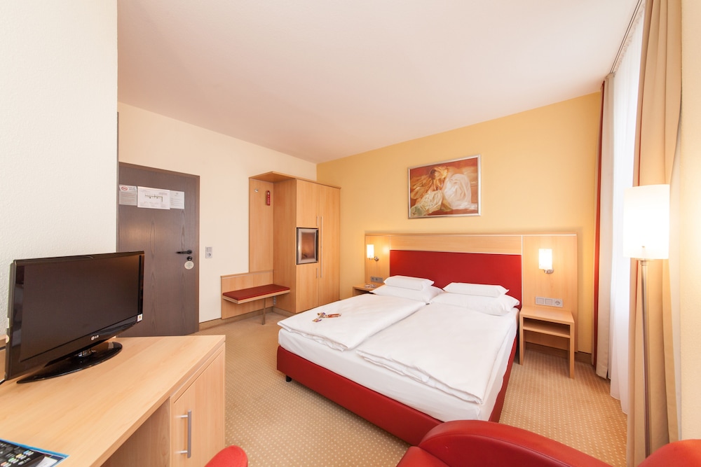 Superior Single Room, 1 Queen Bed photo 3