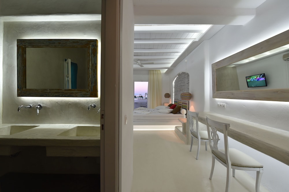 Superior Suite - Photo 3