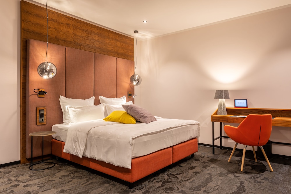 Suite with Balcony & River view - Photo 8