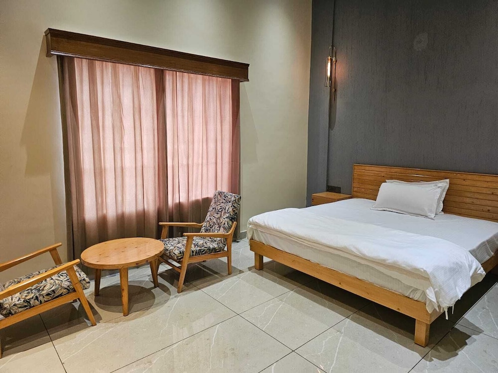 Deluxe Room - Photo 5