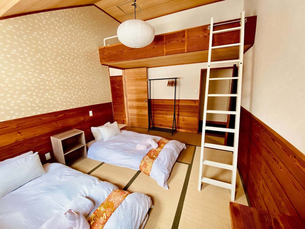 Triple Futon Loft Room photo 2