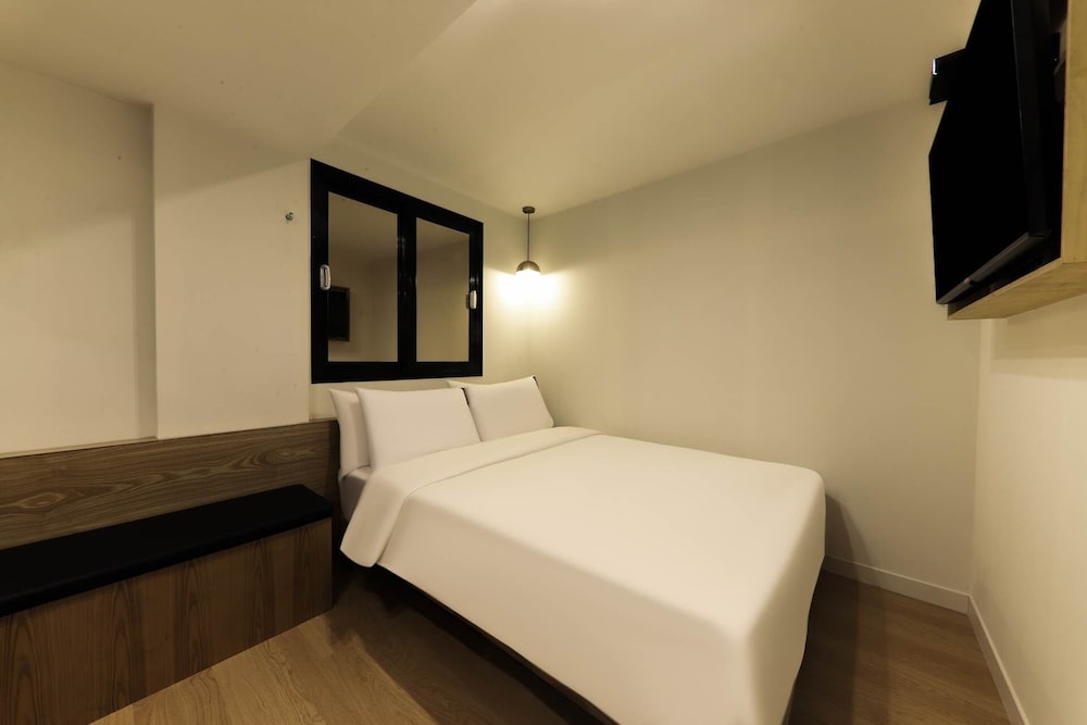 Standard Double Room - Photo 7