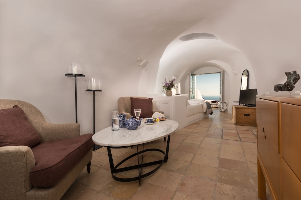 Senior Studio Suite, Pool Access (Vassaltis)
