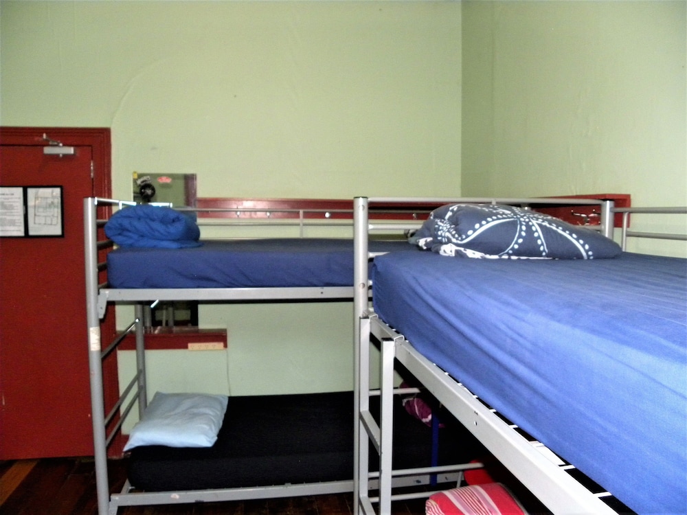4 Bed Dormitory - Female photo 2