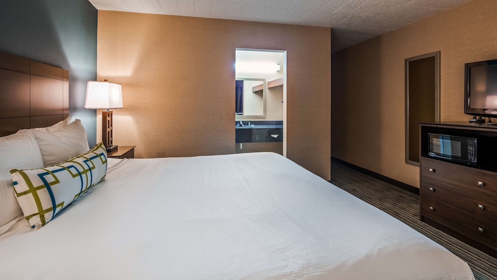 Standard Room, 1 King Bed, Non Smoking - Photo 4