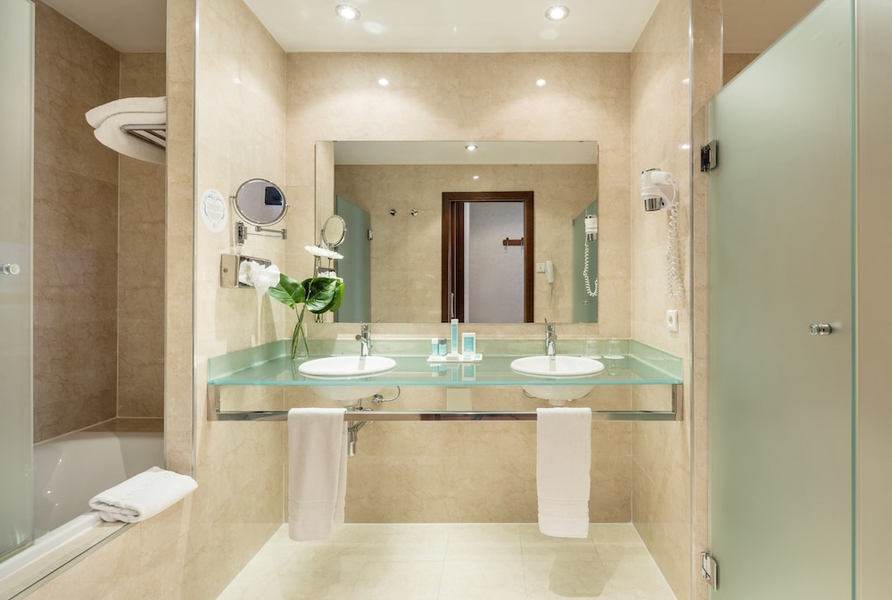 Single Room thumbnail 5