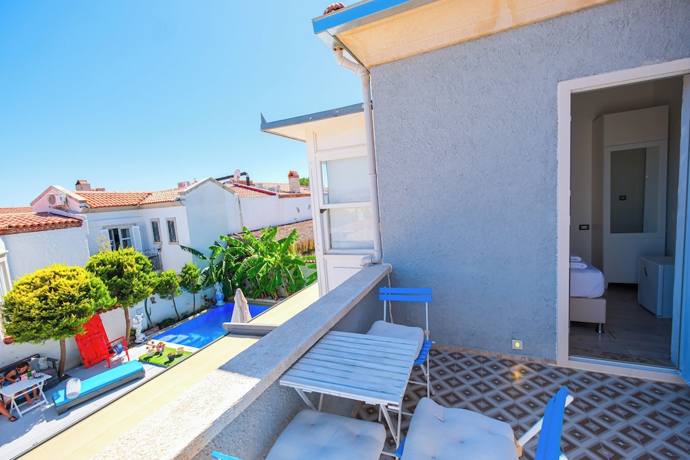 Triple Room, Pool View (Aquila) - Photo 20