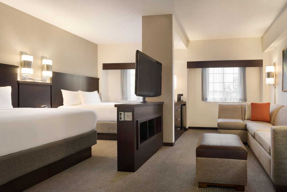 Room, 2 Queen Beds (High Floor) - Photo 1