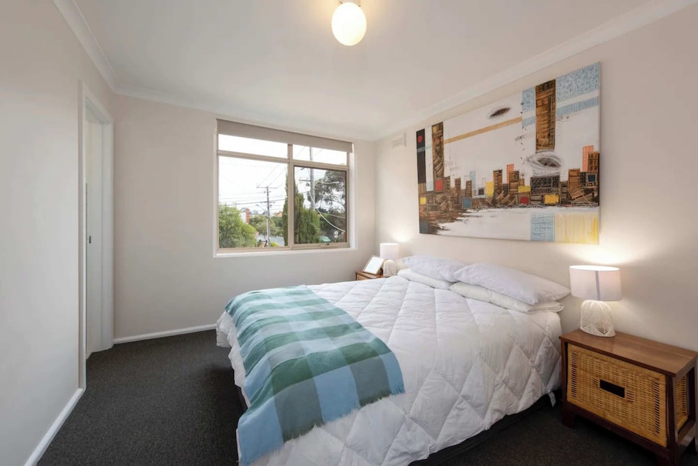 Basic Apartment, 1 Queen Bed photo 2