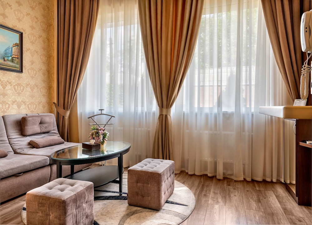 Deluxe Junior Suite