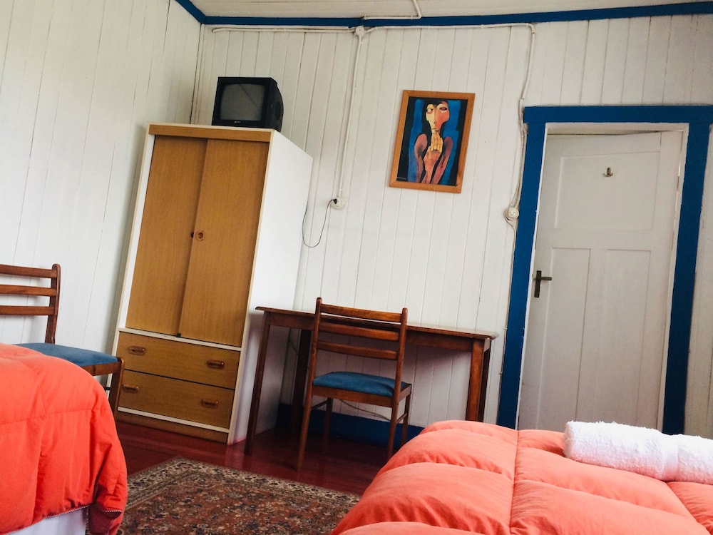 Basic Double Room, 2 Twin Beds, Non Smoking photo 3