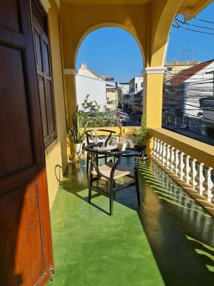 Traditional House, 2 Bedrooms, City View photo 2