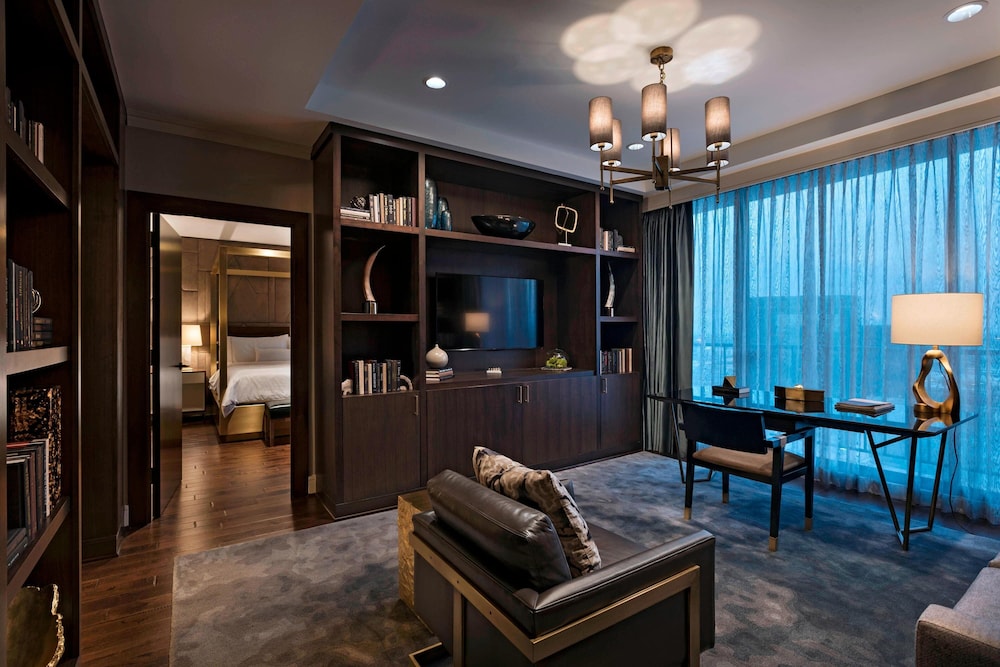 Suite, 1 Bedroom - Photo 3