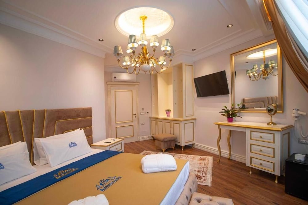 Deluxe Studio Suite, City View