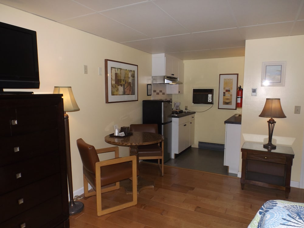 Room, 1 King Bed, First Floor photo 3