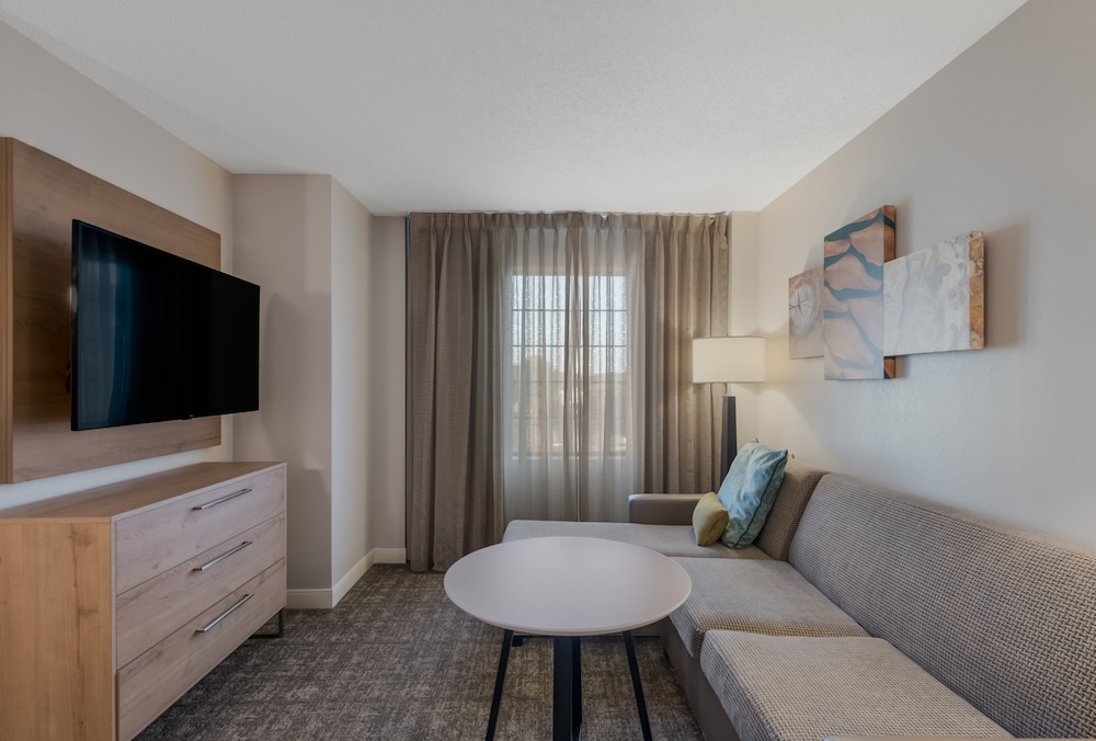 Suite, 1 Bedroom, Kitchen - Photo 3