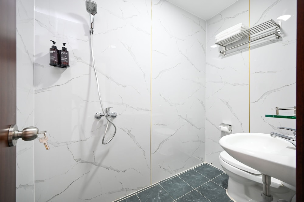 Deluxe Triple Room City View photo 3