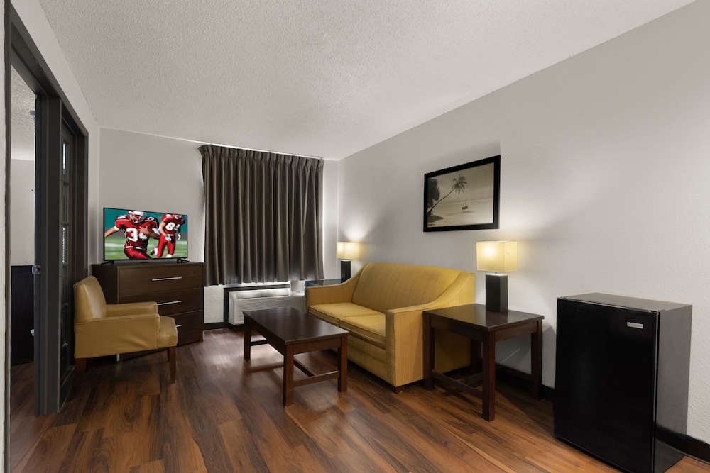 Suite, Non Smoking (2 Double Beds and Sofa Bed) - Photo 2