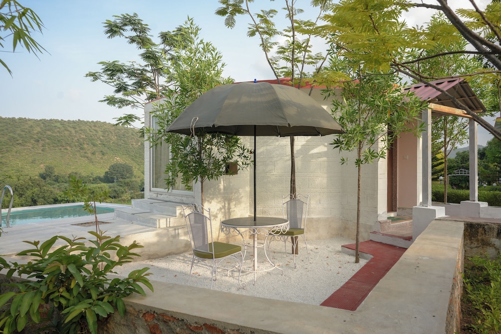 Premium Cottage, Private Bathroom, Hill View