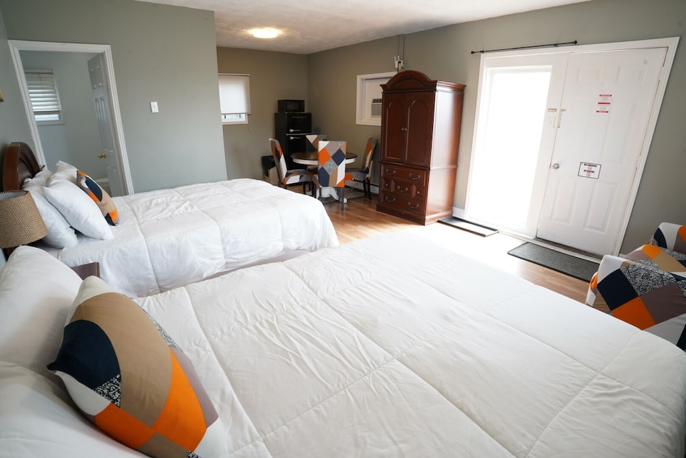 Deluxe Studio, 2 Queen Beds, Kitchenette (Full Kitchen) photo 2