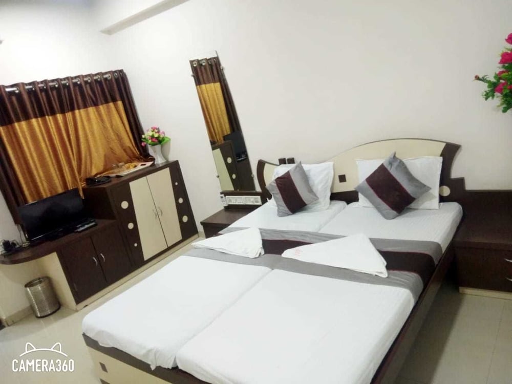 Deluxe Double A/C Room