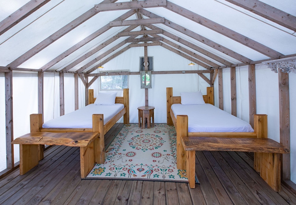 White Pines Tent, 2 Twin Beds photo 1