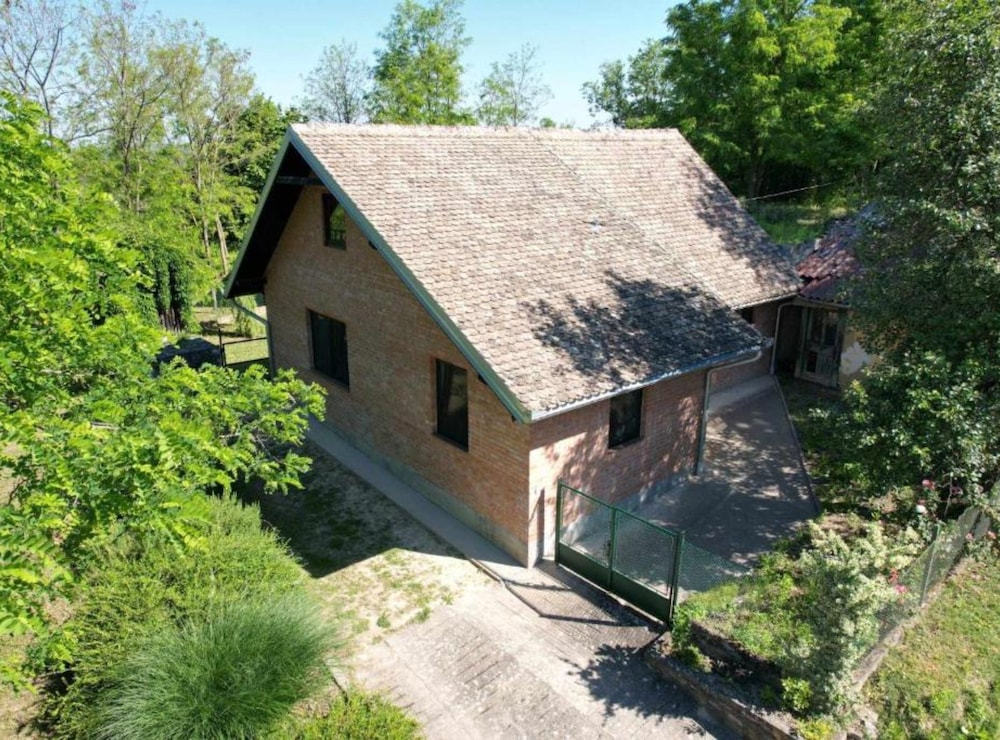 House (Holiday Home Saniv)