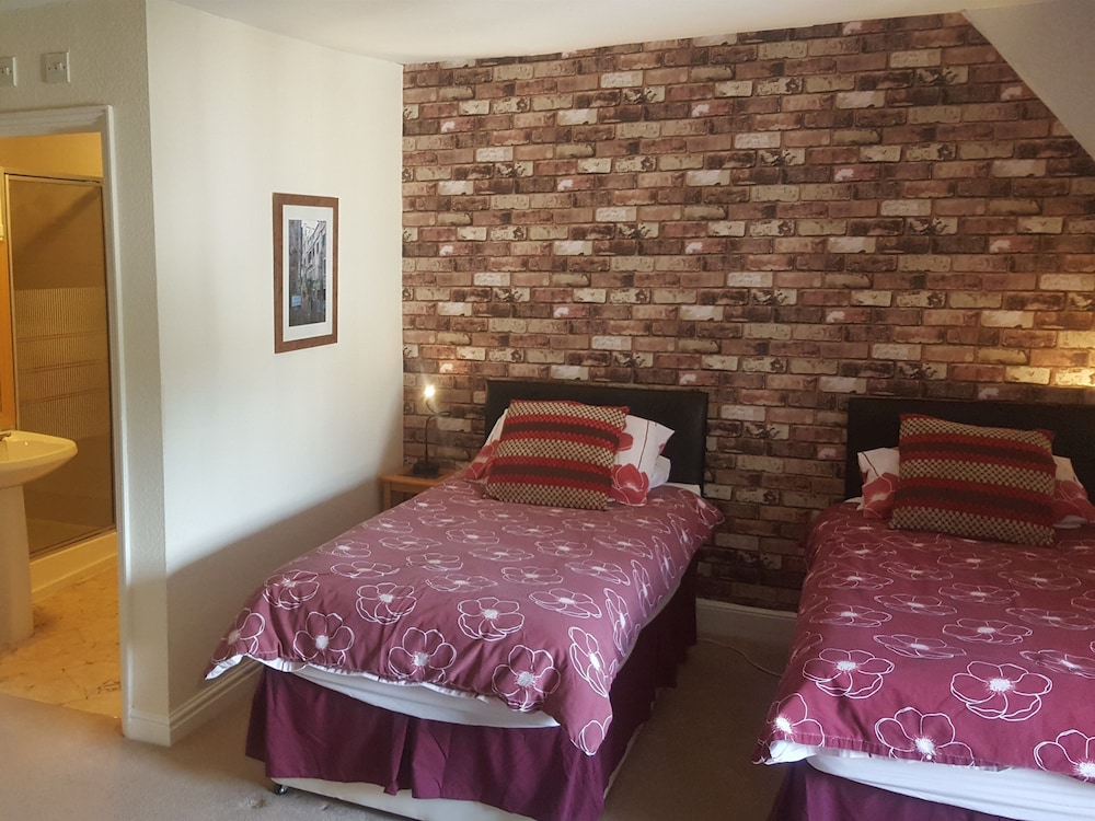 Suite, Ensuite photo 3