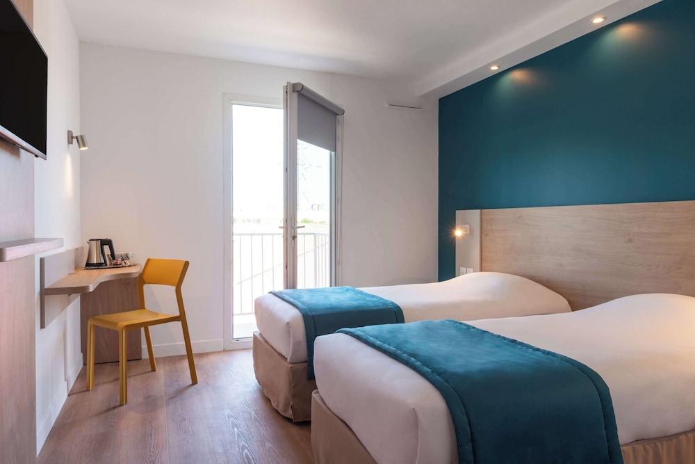 Standard Room, 2 Twin Beds - Photo 3