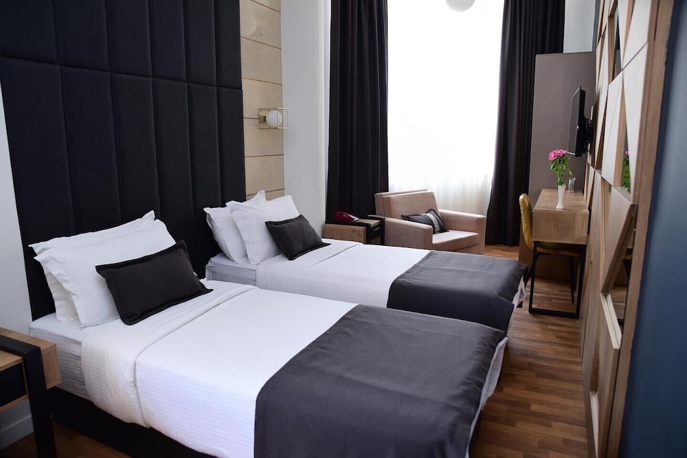 Deluxe Double or Twin Room photo 3