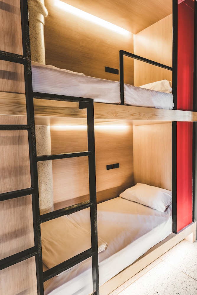 Shared 4 Mixed Dorm photo 3
