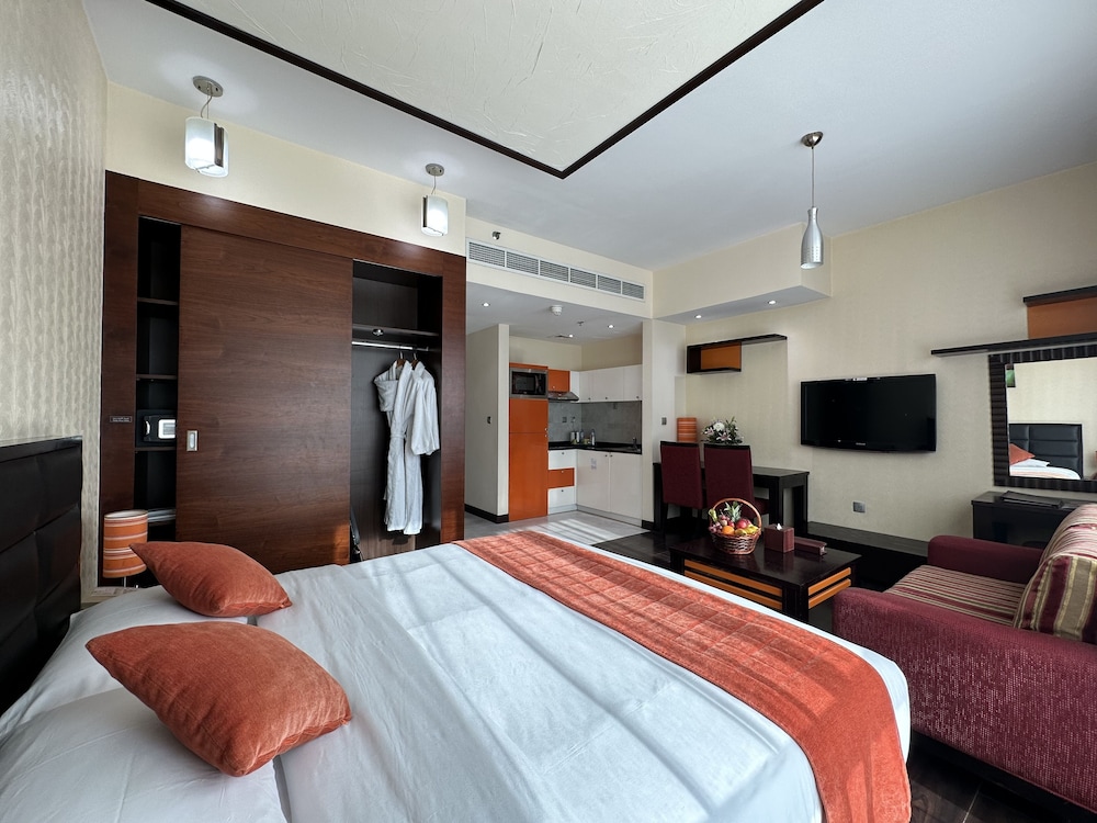Deluxe Studio, Multiple Beds photo 1