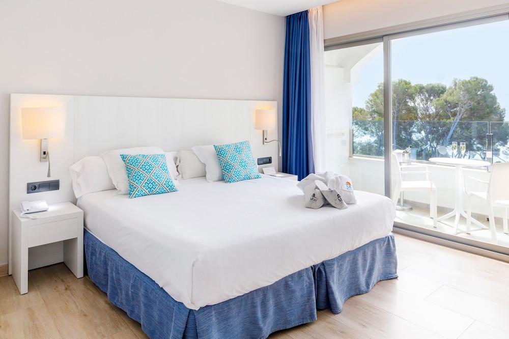 Junior Suite, Balcony, Sea View (2 adults + 2 children)