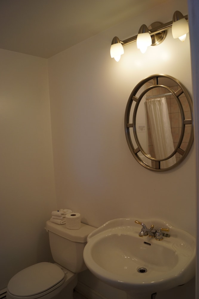 Silver 2 (Bachelor Room) photo 3