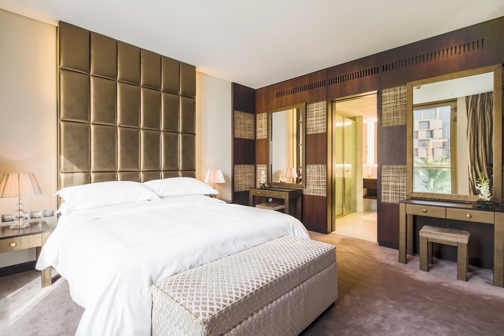 Suite (Landmark)