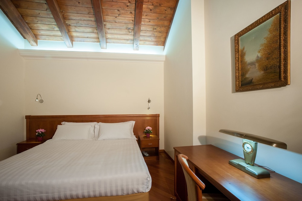 Classic Double Room photo 2